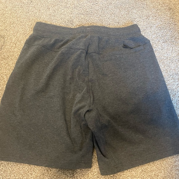 Men’s Rise Shorts - Picture 2 of 3